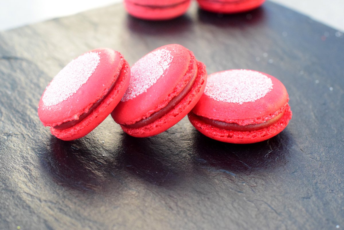 Le Macaron CHAMPION DU MONDE Amateur couronné ce week-end en Dordogne «Gourmandise acidulée»
Saveurs : Fraise, Kalamansi et poivre Timut 🏆