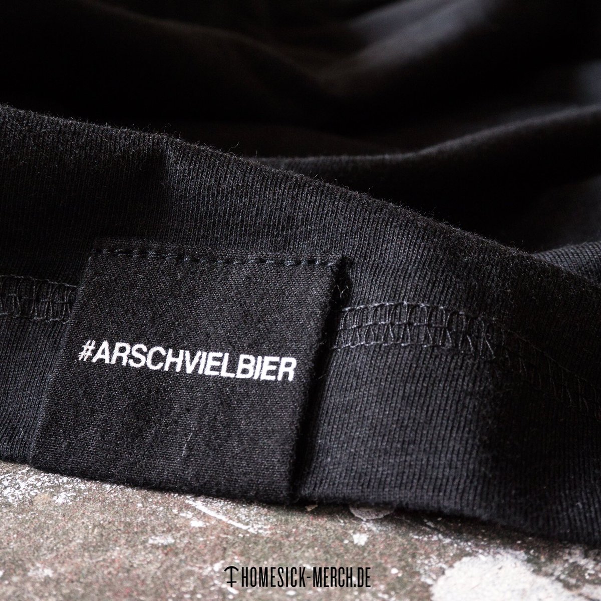 #ARSCHVIELBIER" Ab jetzt gibt's auch schwarze Pocket-Shirts! Von Hand gedruckt, von Hand genäht – Was will man mehr? (Außer Bier. Natürlich)