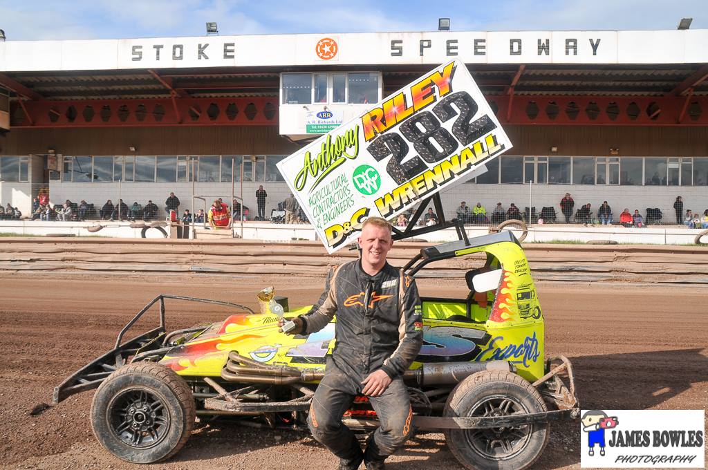 TMRsupplies's tweet photo. Heat 3 winner 282 Ant Riley #282 #Winner #TeamTMR #TMRSUPPLIES https://t.co/5Mhkjo77GQ