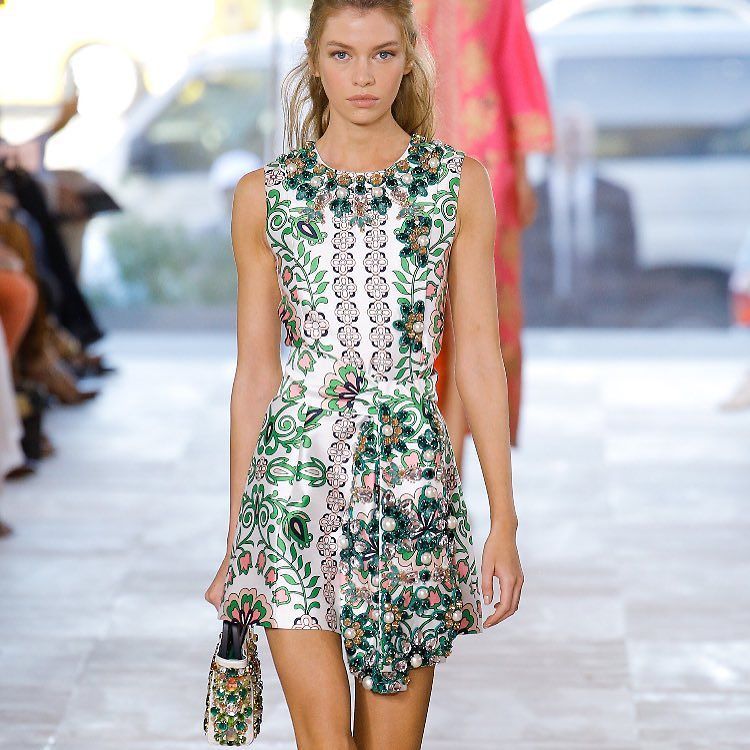 ArcusCoelestis's tweet photo. Embellished to the max | Tory Burch Summer 2017 #toryburch https://t.co/PyA76u5YiM https://t.co/FuMvjWKVgM