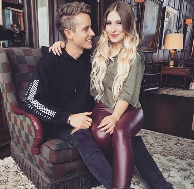 bibijenco_plce's tweet photo. Lysfm❤ @BibisBeauty @julienco_
#bibinator #jencos #jenco #bibinators #bibijenco #julianca https://t.co/kNor0bfZ5C