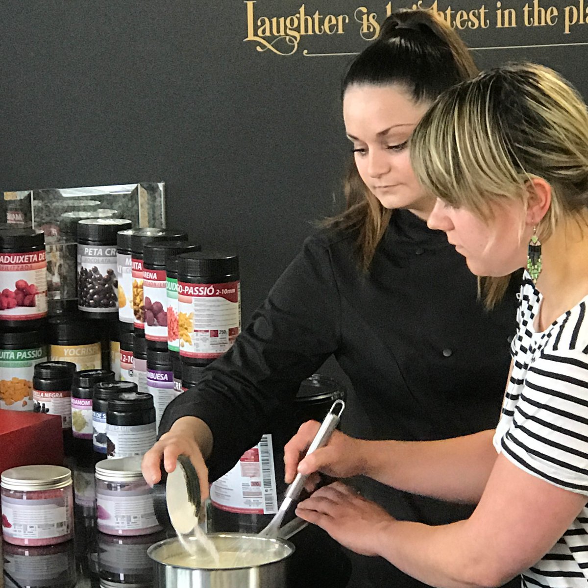 WoodsFS's tweet photo. @SamanthaRain21 wowing us at the #sosa #kitchen #demo! #topchefs #food #masterclass https://t.co/6shX4HDD6u