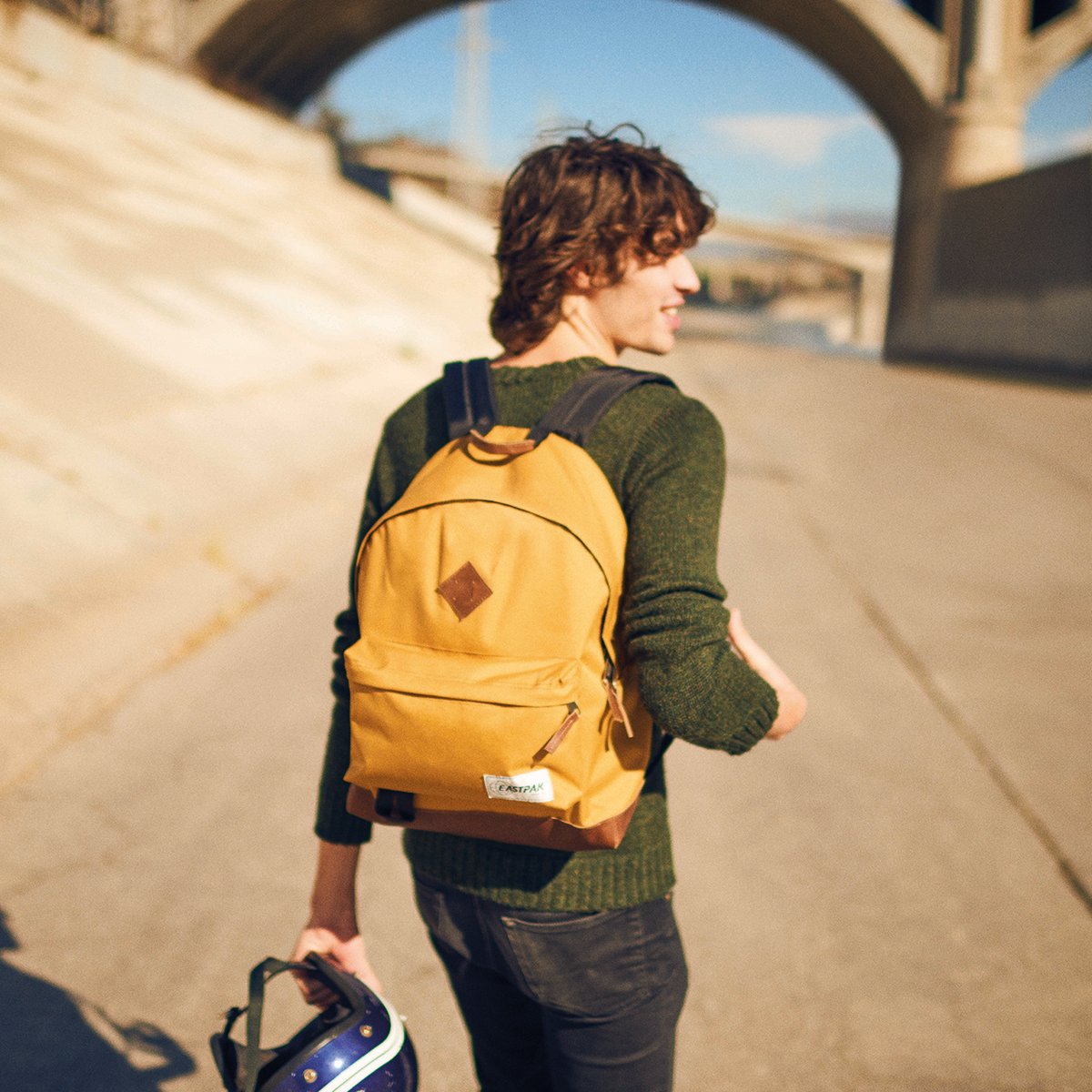 Eastpak on Twitter: "Our collection is out! If summer wasn't on mind yet – our lookbook shot in LA definitely change that. https://t.co/OSTdfbmfZM https://t.co/S6ePkGncN5" / Twitter