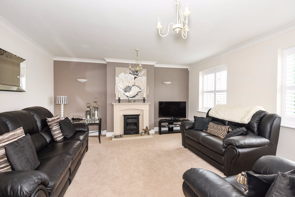 SymSamPoundbury's tweet photo. #property #poundbury A must to view! An elegant and immaculately 3 bed town house.Virtual tour available. Call 01305 251154 to discuss. https://t.co/4PQKjp49J8