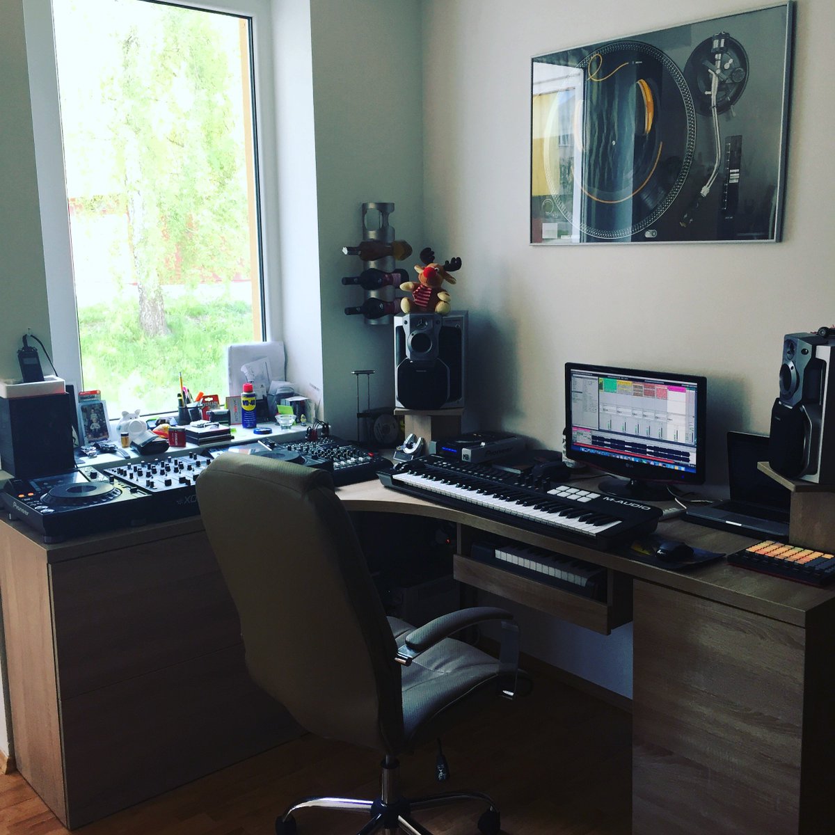 My studio #djmarcusburian #dj #dj🎧 #producer #producerlife #producerstudio #studio #studiotime #studiolife #studiowork #music #pioneer