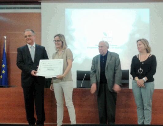 GrupoSorollaEdu's tweet photo. Alumno Colegio Martí Sorolla recoge premio de la III Olimpiada Agroalimentaria y Medio Natural en Tecnologías Industriales de @eamnupv  @UPV https://t.co/G4KAZHoRAe