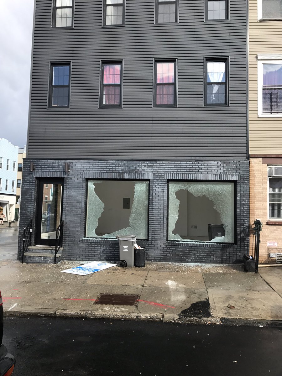 tresbrooklyn's tweet photo. Those Gentrification feels in Bushwick. https://t.co/Pdl3Xh0neO