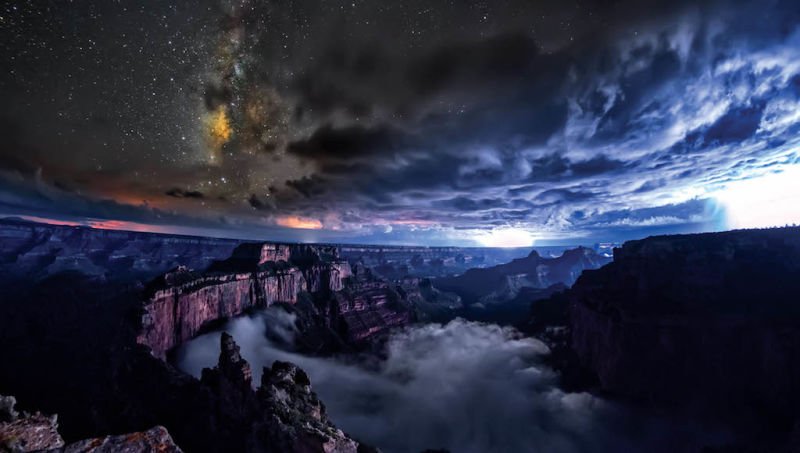 Gizmodo's tweet photo. This time lapse video of the Grand Canyon will give you an existential crisis https://t.co/GDdE9SnJ59 https://t.co/ASjE8eDYVO
