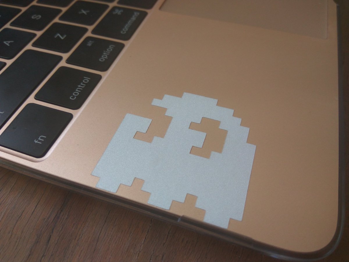 AlenaSatoshi's tweet image. Having a lunch with my new @StickyPattern silver metallic sticker. 
Looks great.. and hungry!