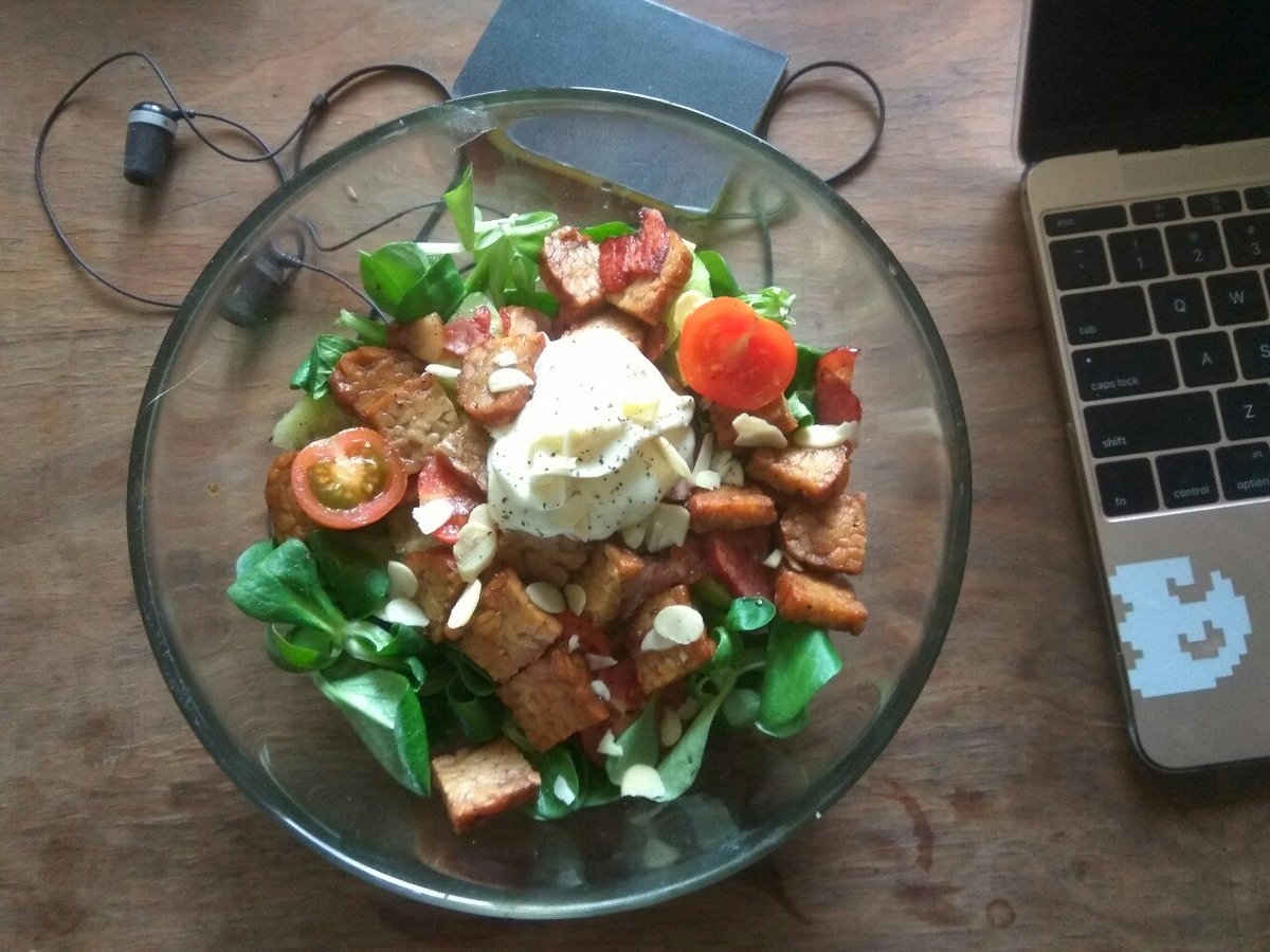 AlenaSatoshi's tweet image. Having a lunch with my new @StickyPattern silver metallic sticker. 
Looks great.. and hungry!