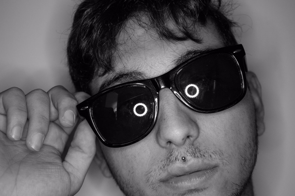 michblasco's tweet photo. 18 ANNI sono pochi per promettersi un futuro.
-2. https://t.co/hkW6hRkl9b