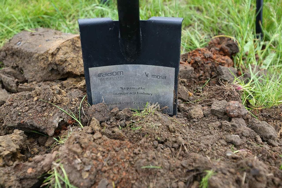 Rozpoczyna się budowa stadionu piłkarskiego przy Struga! <a href="/radwitkowski/">Radosław Witkowski</a> @RadomiakRadom