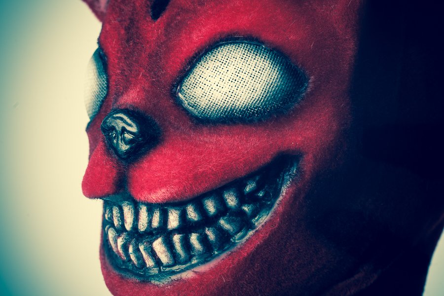 LARPGuide's tweet photo. Want to wear a mask at #LARP? Never worn one before? Check out our short guide on masks for #LRP. https://t.co/GOnXdlB9Nh https://t.co/OV8FcqLbIB