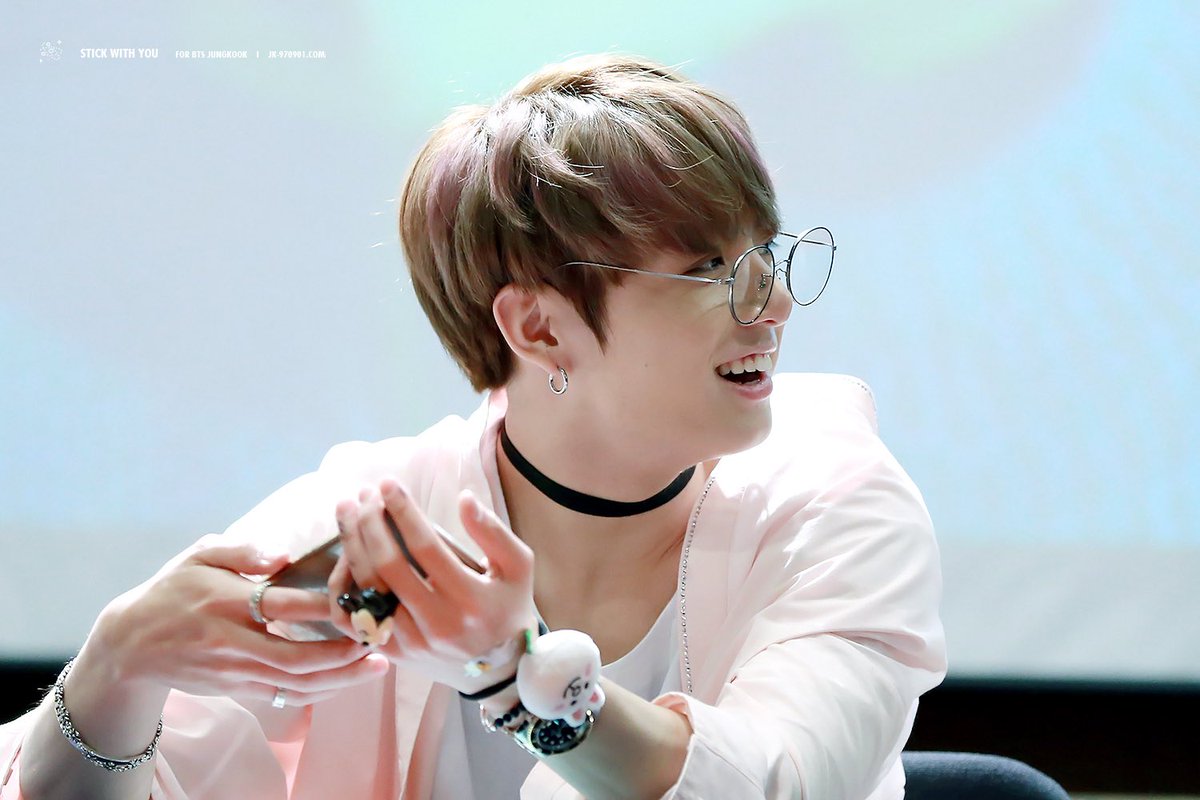 StickwitU_jk's tweet photo. 170223 #정국 #방탄소년단 #BTSBBMAs 
웃는 게 너무 멋있는데 해시태그 자꾸 틀려ㅠㅠ

https://t.co/GHZ2HoxYbX
https://t.co/RUwcKb0ZdG https://t.co/rCdafvigMU