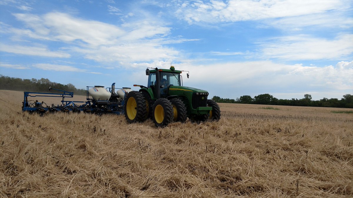 PeoplesCompany's tweet photo. Planting soybeans into cereal rye on one of our managed farms #covercrops https://t.co/wwRf2rU1YC