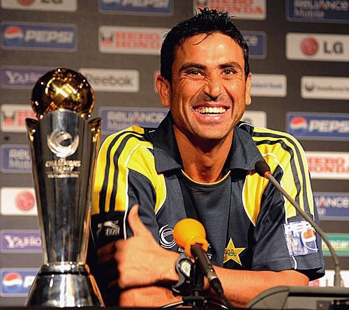 iihtishamm's tweet photo. I will be interviewing cricket legend #YounisKhan live on Facebook, Thursday at 01:20 PM PST, You can send me your Qs too &amp; RT, Stay tuned. https://t.co/7xX3GCvXvL