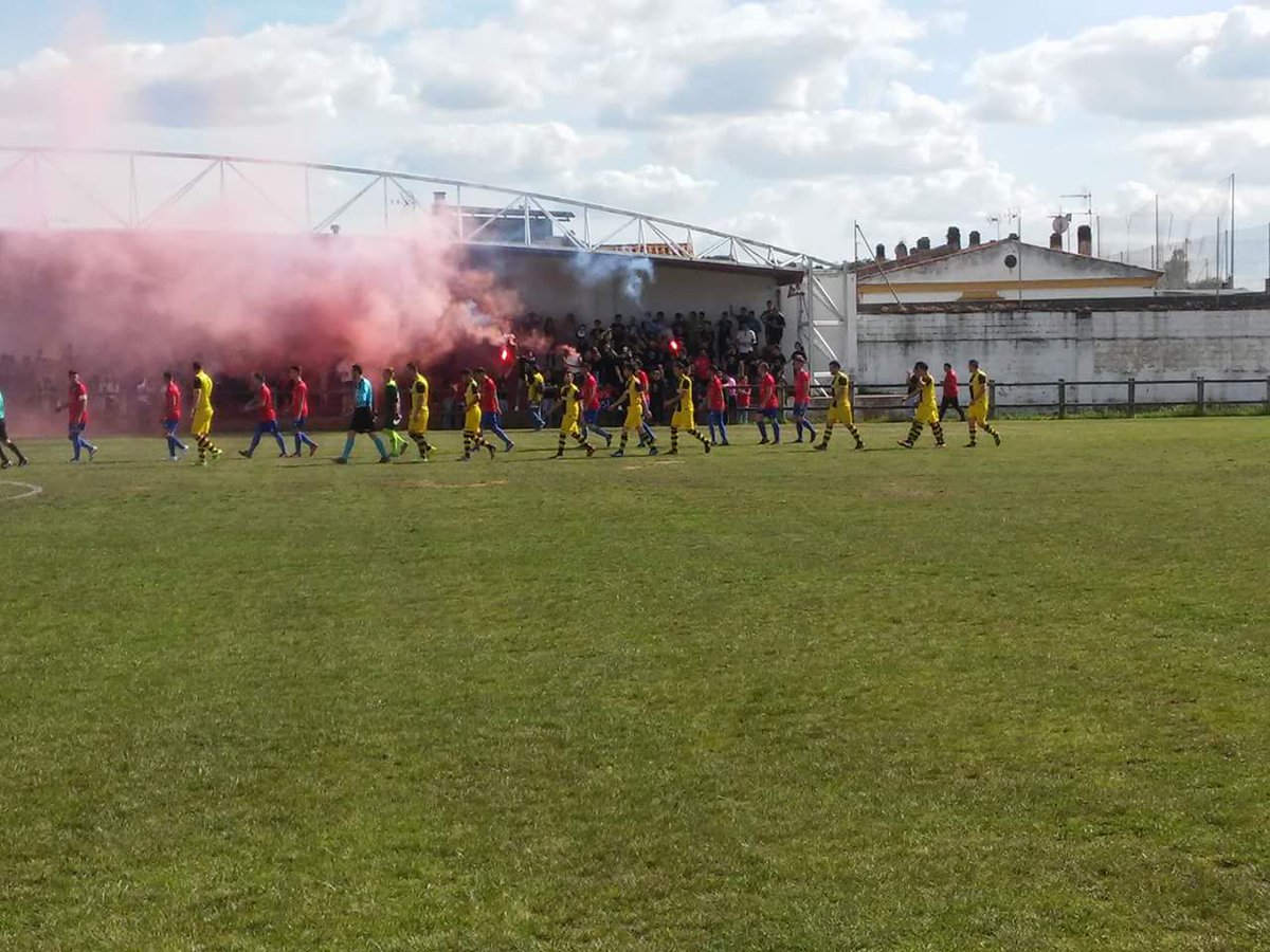 Marcosvillorro3's tweet photo. Increible el dia de ayer por lo vivido en em campo y en la grada!  @NoPyroNoParty16 gracias por esos productos que nos vendes https://t.co/U9xI5Cqwnj