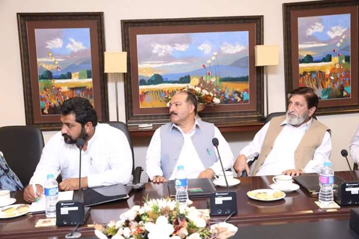 IrfanUllahShewa's tweet photo. عمران خان بنی گالا میں میڈیا سٹریٹجی کے میٹنگ کی صدارت کررہے ہیں ۔ https://t.co/1XkLJ61g95