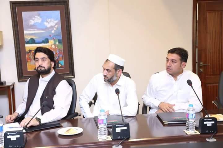 IrfanUllahShewa's tweet photo. عمران خان بنی گالا میں میڈیا سٹریٹجی کے میٹنگ کی صدارت کررہے ہیں ۔ https://t.co/1XkLJ61g95