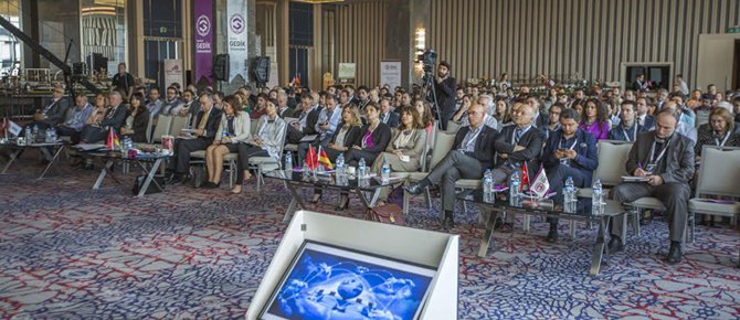 Umitkahyaoglu's tweet photo. Gedik Üniversitesi'nden çok önemli konferans!
https://t.co/pjmwVzThxa https://t.co/LghDhmp0eW