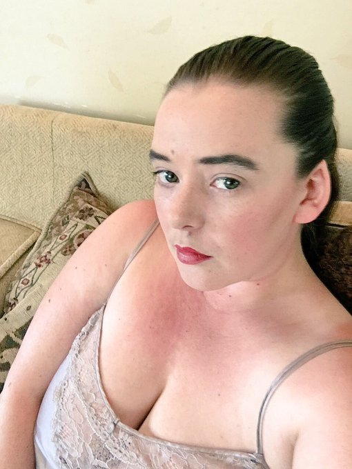 It's Monday. I'll be on webcam later this afternoon who wants to play?! #femdom #submit #serve https://t<a href="/tag/femdom"class="tags"><span>#femdom</span></a><a href="/tag/serve"class="tags"><span>#serve</span></a><a href="/tag/submit"class="tags"><span>#submit</span></a>