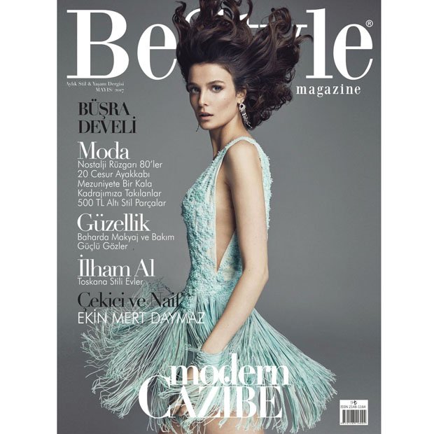 İlk internet dizisi "Fi" de farklı bir karakterle karşımıza çıkan <a href="/bsrdeveli/">Büşra Develi</a> <a href="/BeStyleMagazine/">BeStyle Magazine</a> 'de! 
Okumak için: dijimecmua.com/bestyle-magazi…