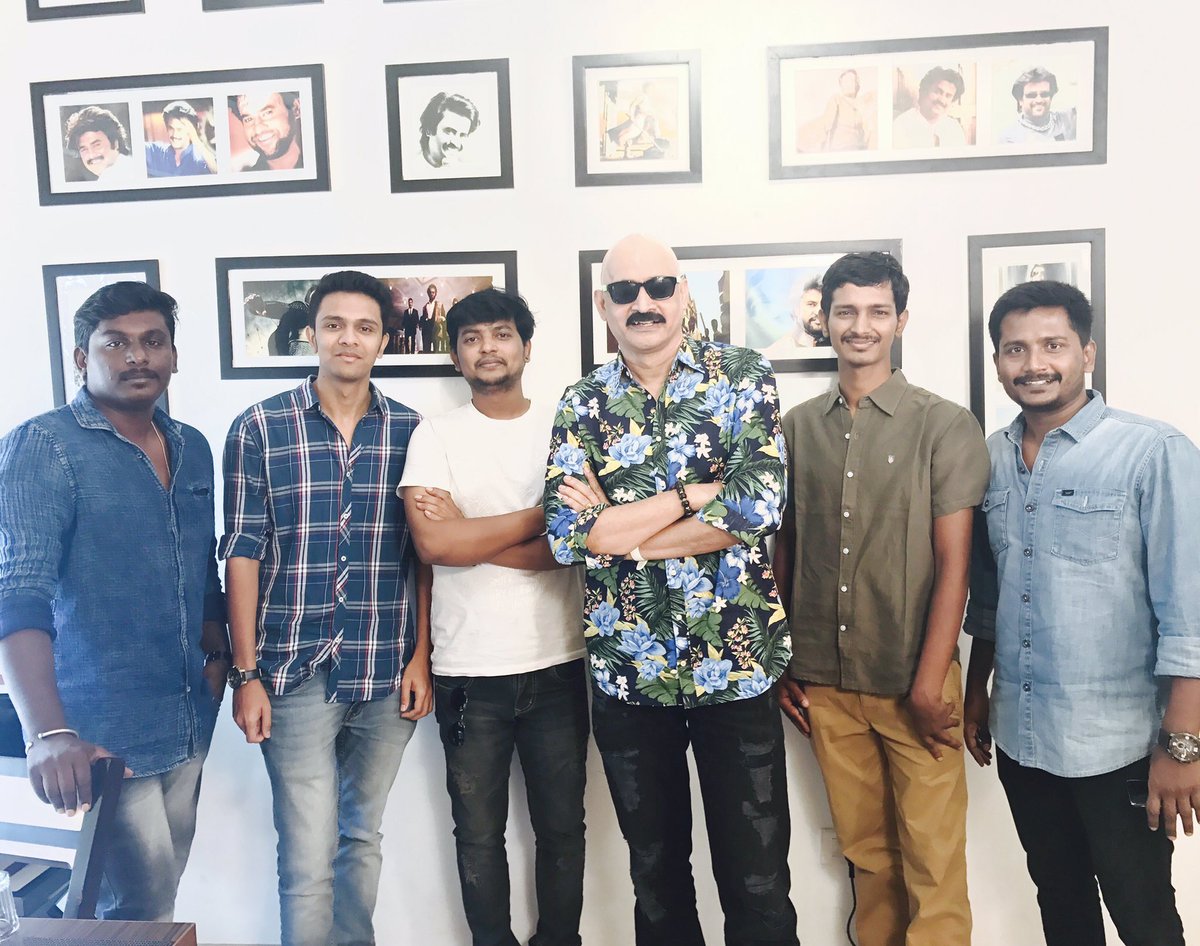 Today pic of our #Uriyadi <a href="/Vijay_B_Kumar/">Vijay Kumar</a> sir with other directors and Bosskey. Sir with new look 😎😎
