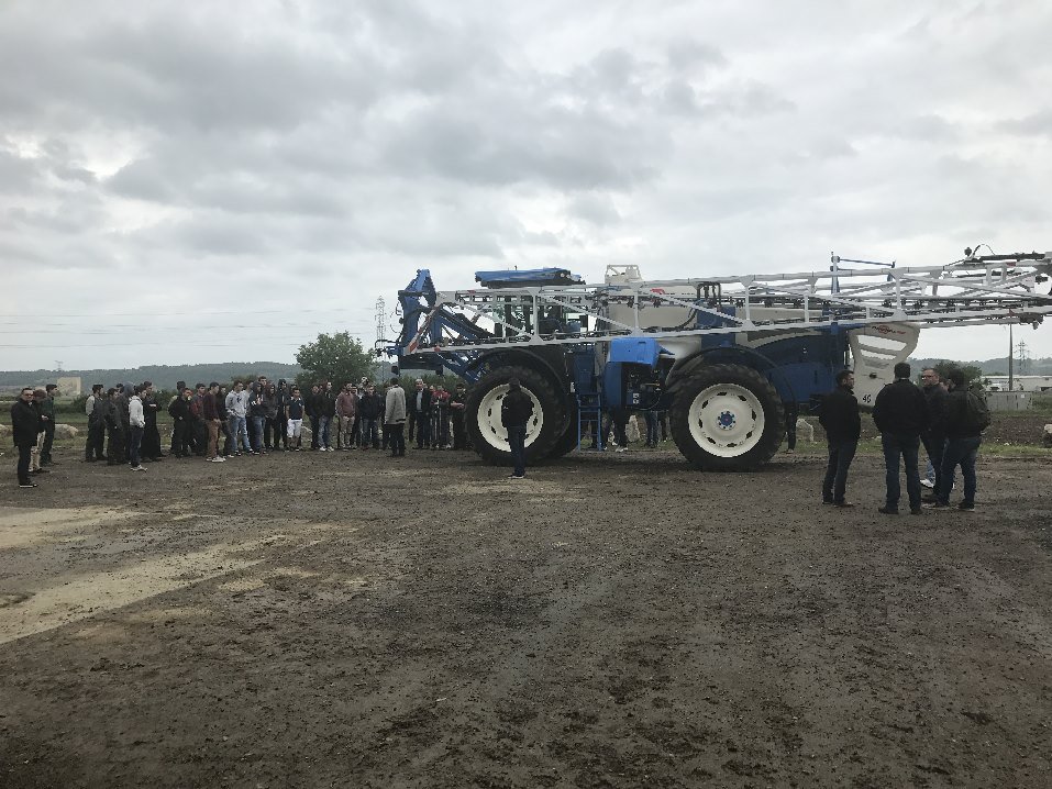 MatrotSprayer's tweet photo. L'équipe @MatrotSprayer était présente la semaine passée au lycée CFPPA de Ondes pour le #CropCare Tour ! Merci pour leur accueil 😉#Sprayer https://t.co/B3spuNoMS2