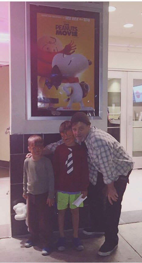 I love seeing @HamillHimself spend time with kids 💕🐹💕#MarksABigKidToo ❤️<a href="/EByzio/">Eva Byzio</a> @etheri_ti <a href="/SheisHaley/">Haley Page</a> <a href="/DuneTatooine/">Dune_Sea</a> <a href="/Kleo_Ren/">Kleo Ren</a> @sloishamster