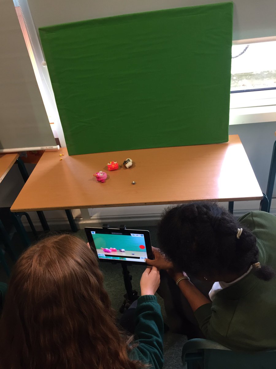 StandensBarnPS's tweet image. Greenscreening and stop-go animation in year 6 today. Patience is key! #stopgo #animation #greenscreen