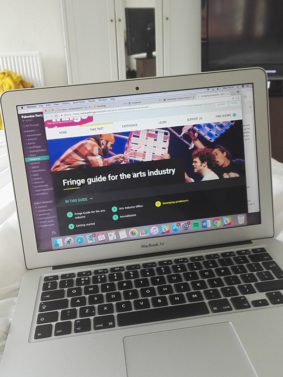 CeriannKay's tweet photo. Today i am most grateful for my freelance life. #workinginbed https://t.co/D18MDsFeY4