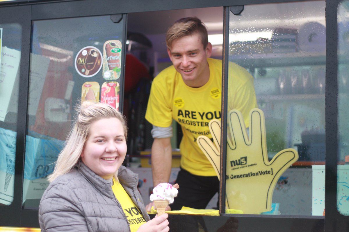 nusuk's tweet image. It's @Robbiie__ serving up some ice cream to college students at @ShefColSU who are registering in their droves! #GenerationVote 🍦