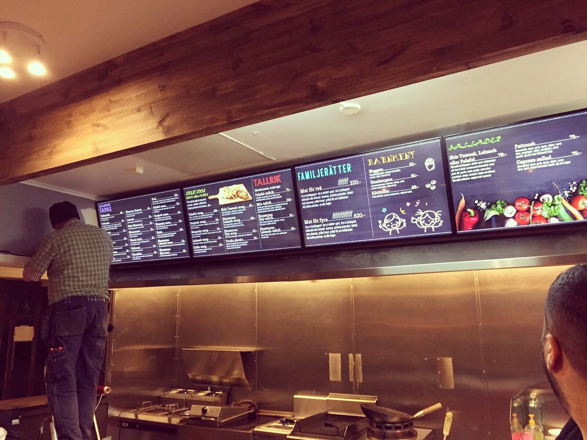 SignCastAB's tweet photo. Our installation crew in action. Digital menu board designed and installed by SignCast 🛠#DigitalSignage #DigitalSkyltning #SignCast https://t.co/H98A7nWs2I