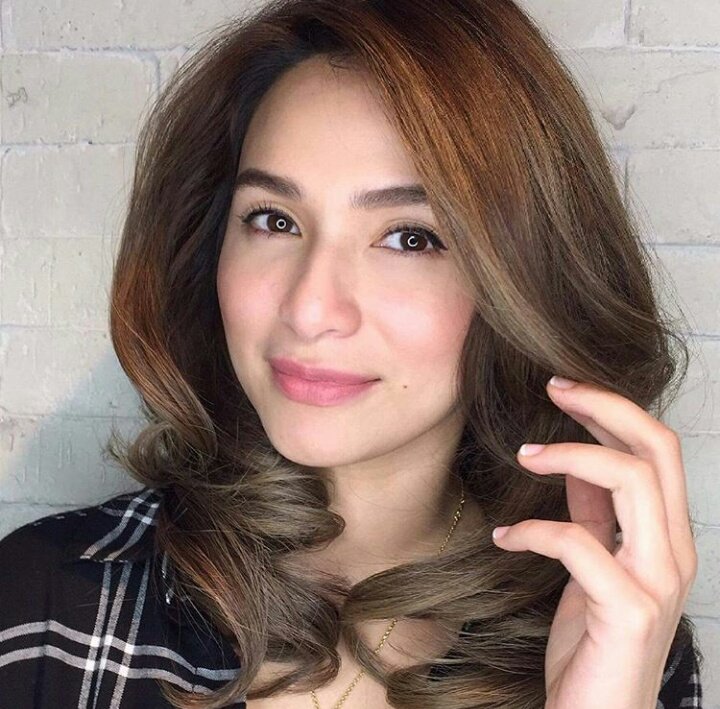 milkeumindeulle's tweet photo. Bago matapos ang araw na ito.. Maligayang kaarawan sa'yo @MercadoJen 💕😙🎉🎂 God bless you always!😊 #goddess #jenat30 https://t.co/9zbidS0M1H