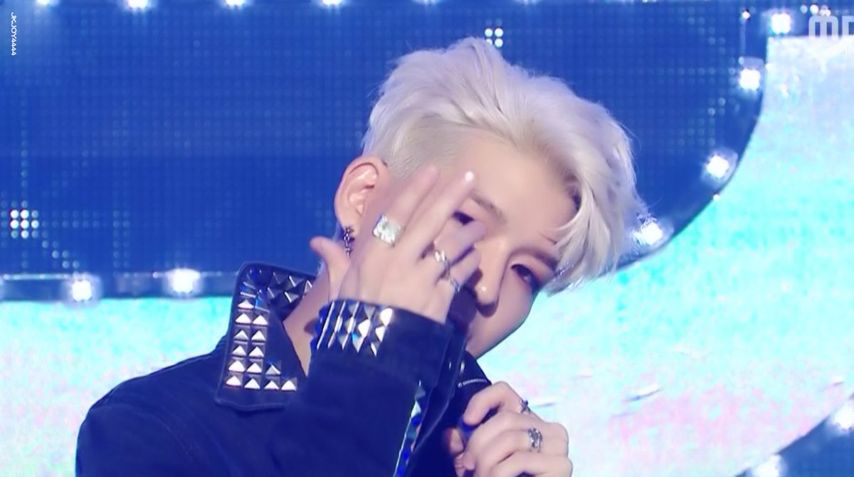 jkjoy4444's tweet photo. 20170429 MBC DJ
#강성훈 #KANGSUNGHOON #젝스키스 #젝키 #姜成勋 #SHECSKIES https://t.co/I5azjJCjRs