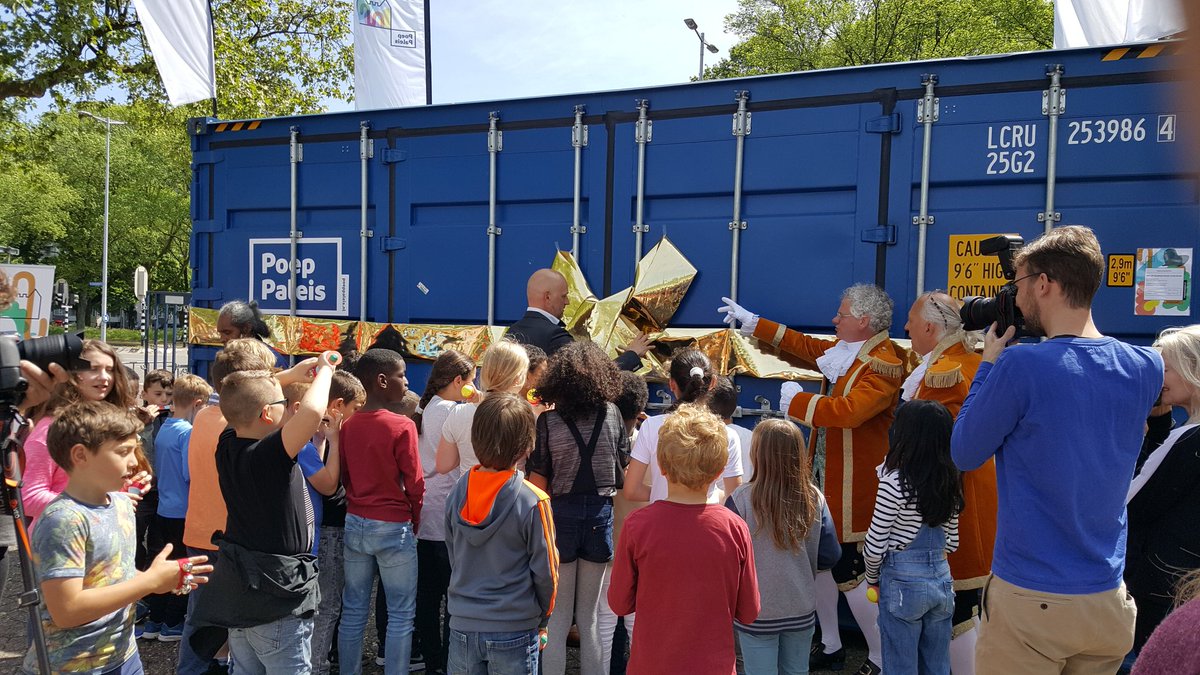 BabetteDavinia's tweet photo. Opening @hetpoeppaleis zeer geslaagd! Kom je ook langs deze week bij winkelcentrum #overvecht?! #happynewsovervecht https://t.co/OX9dOvysMm