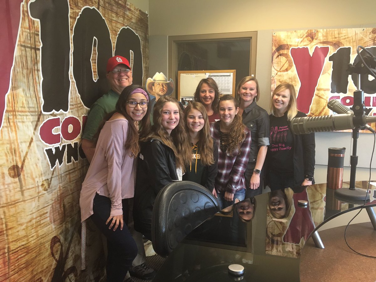 PHS_ProStart's tweet image. @PHS_ProStart on Y100 promoting Restaurant Week Culinary Challenge on May 22! Video upload to come 😀 @PCSD_PHS #RaiderStrong #GBEatWeek