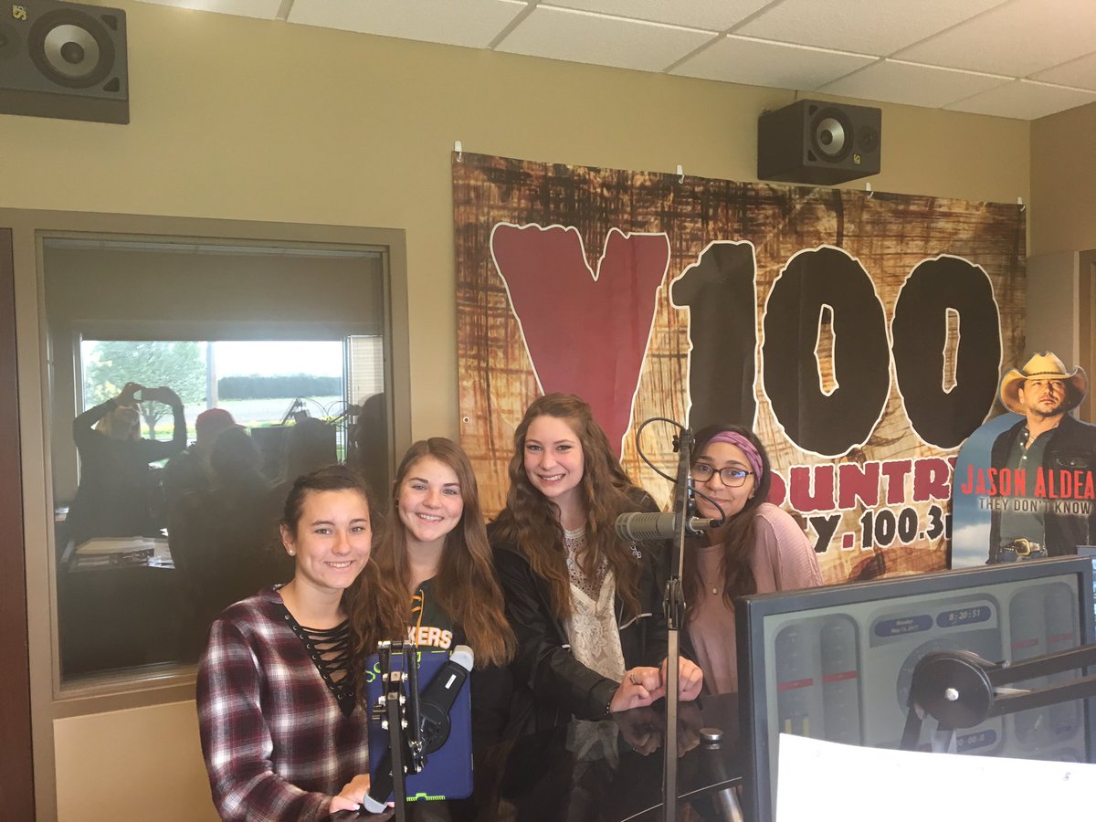 PHS_ProStart's tweet image. @PHS_ProStart on Y100 promoting Restaurant Week Culinary Challenge on May 22! Video upload to come 😀 @PCSD_PHS #RaiderStrong #GBEatWeek