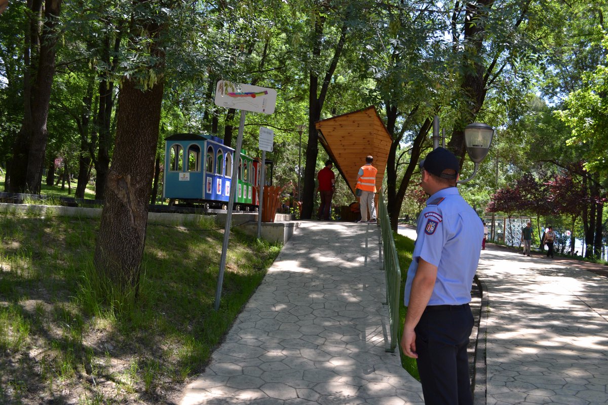 policia_bashkia's tweet photo. Policia Bashkiake në shërbim të qytetarëve. https://t.co/7SFLph2otr