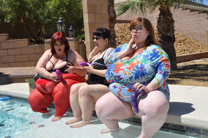 Thank you @bad_dragon for making our #Vegas girltime so much fun! @Mysti_Mountains @JulieRocketxxx @LexxxiLuxe<a class="tags" href="/tag/bad_dragon">@bad_dragon</a><a href="/tag/vegas"class="tags">#Vegas</a>