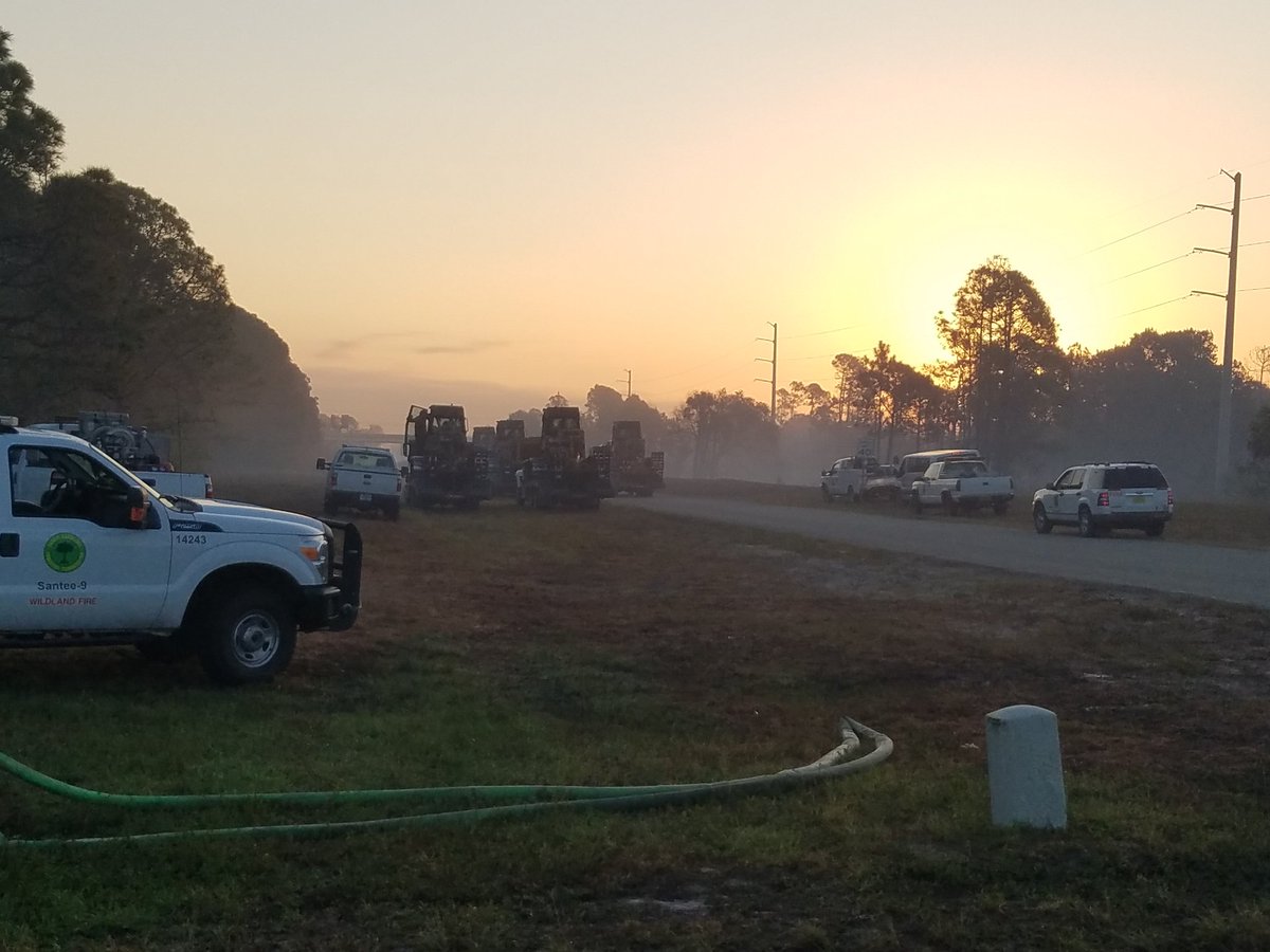 jodi_mohrmann's tweet photo. 16 #SouthCarolinaForestry firefighters & equipment now in #Florida helping battle state wildfires. One area is #RaintreeFire near Naples https://t.co/iuYABPujrU
