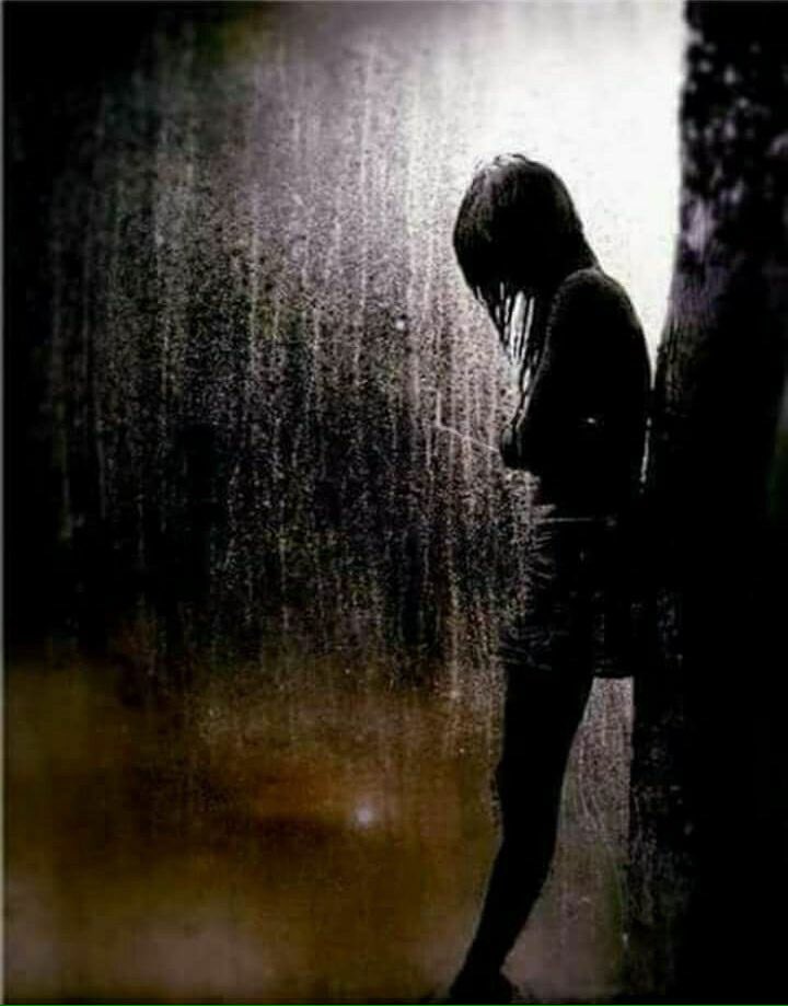 Yıllardır kendini bulutlarda saklayan illegal bir yağmurum.
Bir yağsam pahalıya mâl olacağım.

  Didem Madak
💦☔️🌼