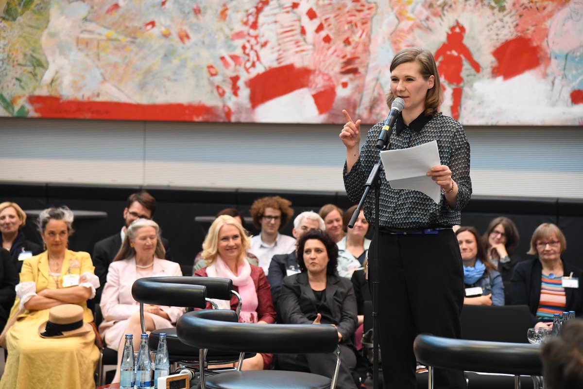 spdbt's tweet photo. Einigkeit auf @spdbt-#Frauenempfang: Für gleichberechtigte Teilhabe v. Frauen u. Männern weiter auf Dialog, Anreize u. starke Gesetze setzen https://t.co/jEUHWIxlcj