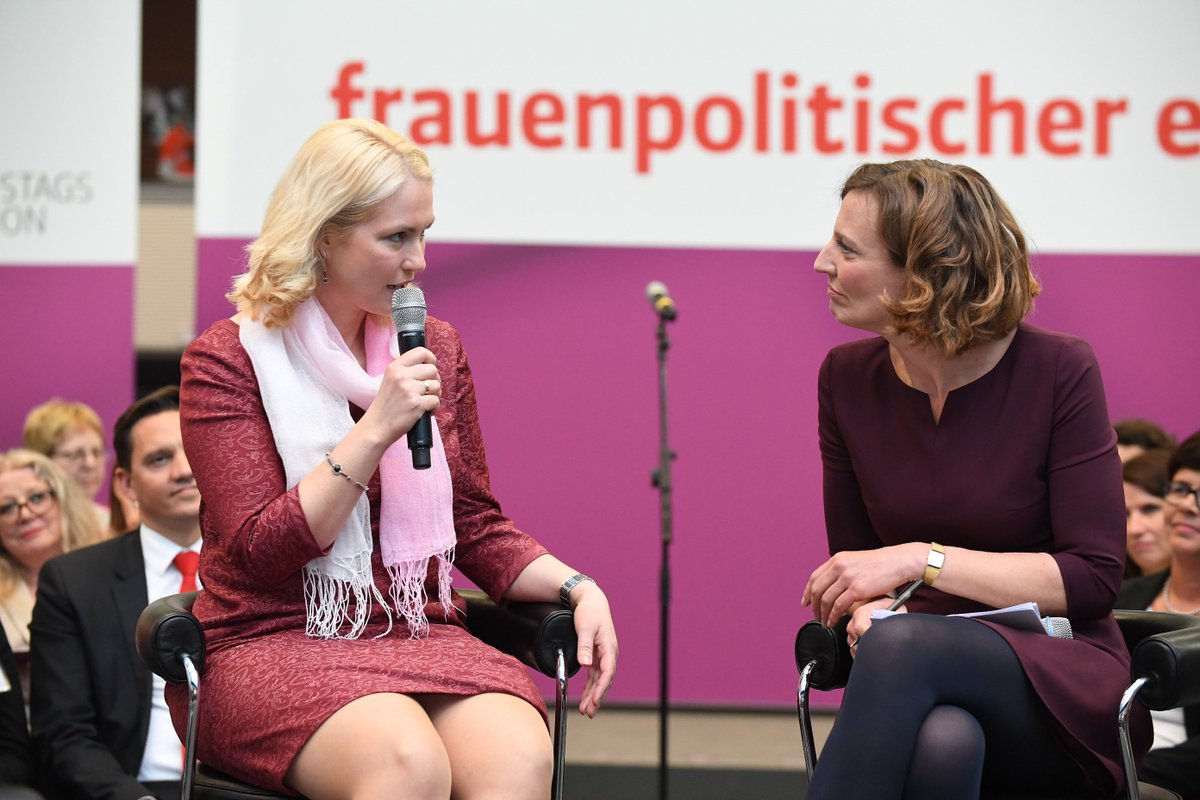 spdbt's tweet photo. Einigkeit auf @spdbt-#Frauenempfang: Für gleichberechtigte Teilhabe v. Frauen u. Männern weiter auf Dialog, Anreize u. starke Gesetze setzen https://t.co/jEUHWIxlcj