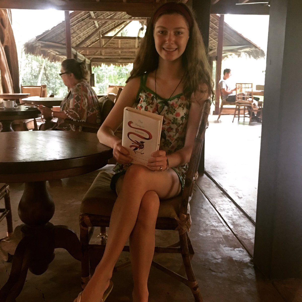 Isabella_B_T's tweet photo. It was my last day in the #jungle reading my favourite book #thepenguinlessons by #tommichell #oncers #onceuponatime #britinla #youngzelena https://t.co/BaECWaO89l