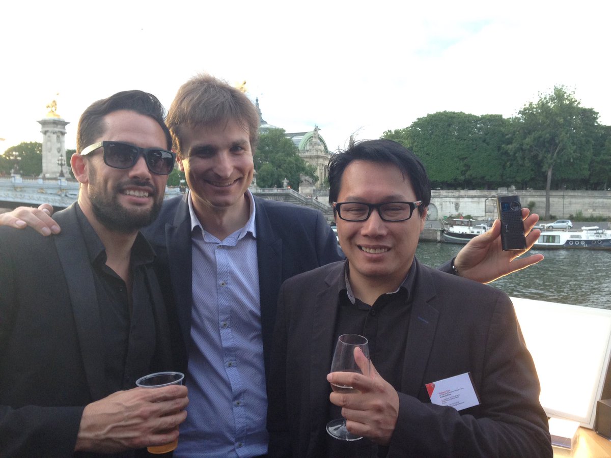 SLMS_SO's tweet photo. Discussion #IoT &amp; #VLC avec Philippe Tran de #Vodaphone et Boris Deltell le maitre de cérémonie @fashionbobo #MobileDrinks https://t.co/IjgDIBUPrh
