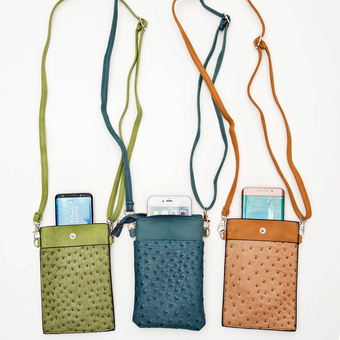 CellOutfitter's tweet photo. If you want style and versatility, you'll fall in love with our latest crossbody bag. #Shop for them here: https://t.co/6xQ1WsTRy5 https://t.co/c00HIEC4HY