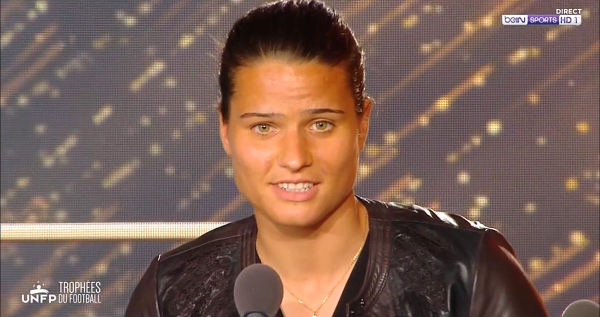 OLFootFeminin's tweet photo. [PRO] Félicitations à Dzsenifer Marozsán #tropheesunfp Meilleure Joueuse de la D1. Bravo à @delphsix et @ELS_9_FRANCE nommées cette saison. https://t.co/DZl6i4cixJ
