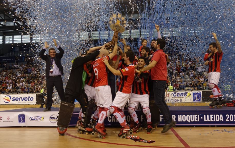 totcosta's tweet image. Reus està de festa amb la Copa d'Europa del @ReusDeportiu amb la @montsemir i l'@albertcv7 

catradio.cat/endirecte