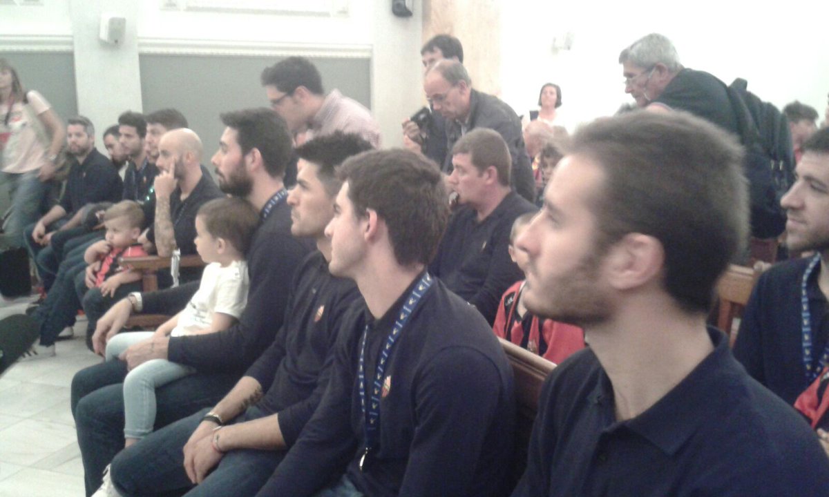 totcosta's tweet image. Reus està de festa amb la Copa d'Europa del @ReusDeportiu amb la @montsemir i l'@albertcv7 

catradio.cat/endirecte